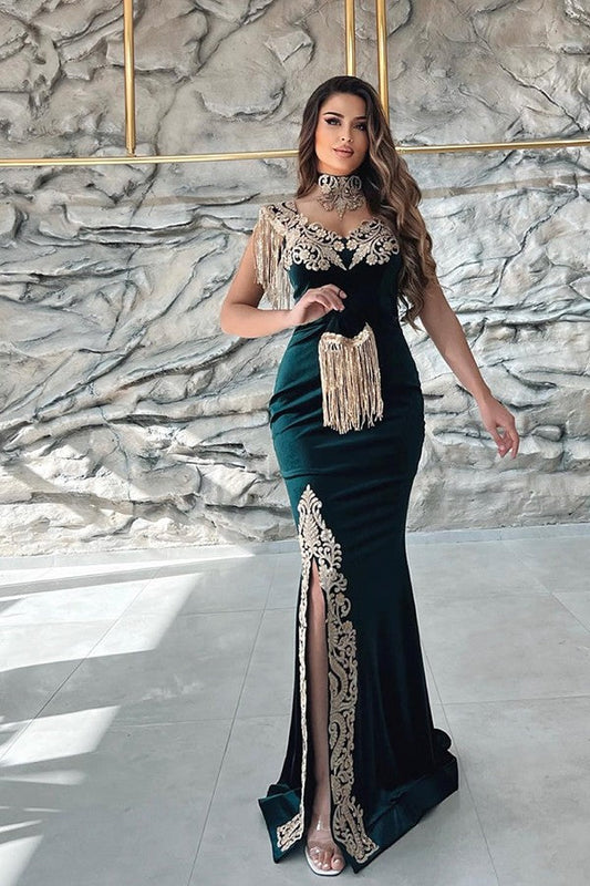 Elegante vestido de noche de sirena con escote en V y hombros descubiertos con apliques
