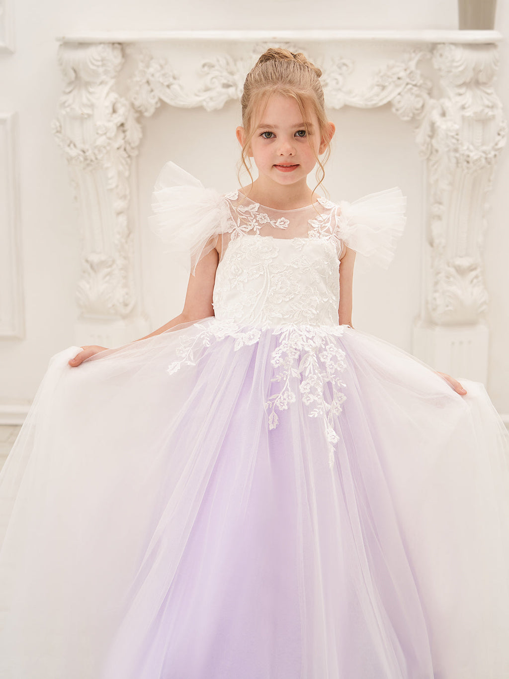 Abnehmbares Blumenmädchenkleid aus Spitze und Tüll mit Schleppe 