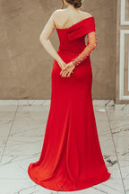Vestido de fiesta rojo de sirena con un solo hombro, abertura y lentejuelas