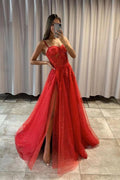 Vestido de fiesta largo de tul con tirantes finos, corte en A, abertura y apliques de encaje