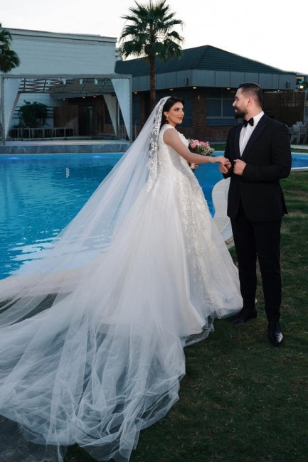 Vestido de novia de tul con escote en V, sin mangas, corte A y apliques hasta el suelo