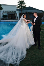 Vestido de novia de tul con escote en V, sin mangas, corte A y apliques hasta el suelo