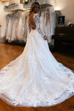 Fabuloso vestido de novia de tul con escote en V, manga larga y corte A hasta el suelo con apliques