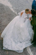 Vestido de novia de tul con espalda abierta, escote cuadrado, manga larga y corte A hasta el suelo con encaje