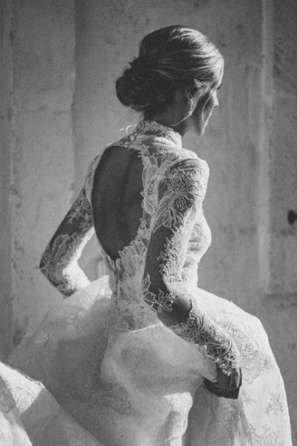 Vestido de novia de tul con espalda abierta, escote cuadrado, manga larga y corte A hasta el suelo con encaje