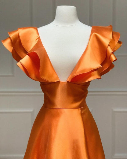 Betsy | Pinkes langes A-Linien-Ballkleid mit V-Ausschnitt und Rüschen