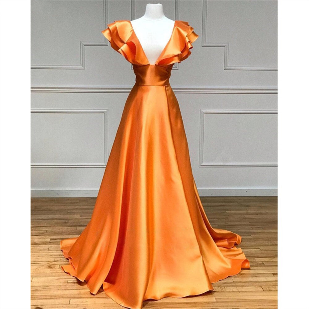 Betsy | Pinkes langes A-Linien-Ballkleid mit V-Ausschnitt und Rüschen