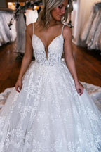 Vestidos de novia de encaje con escote en forma de A, tirantes finos y escote corazón hasta el suelo
