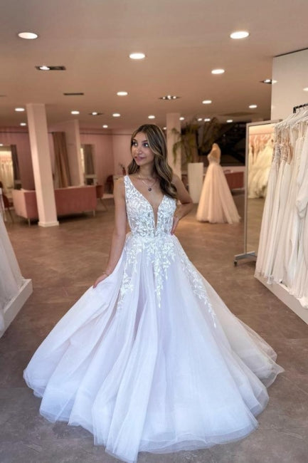 Vestidos de novia encantadores de tul, escote en V, largo hasta el suelo, sin mangas y con apliques