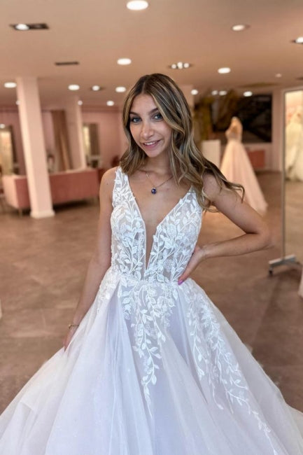 Vestidos de novia encantadores de tul, escote en V, largo hasta el suelo, sin mangas y con apliques
