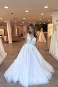 Vestidos de novia encantadores de tul, escote en V, largo hasta el suelo, sin mangas y con apliques