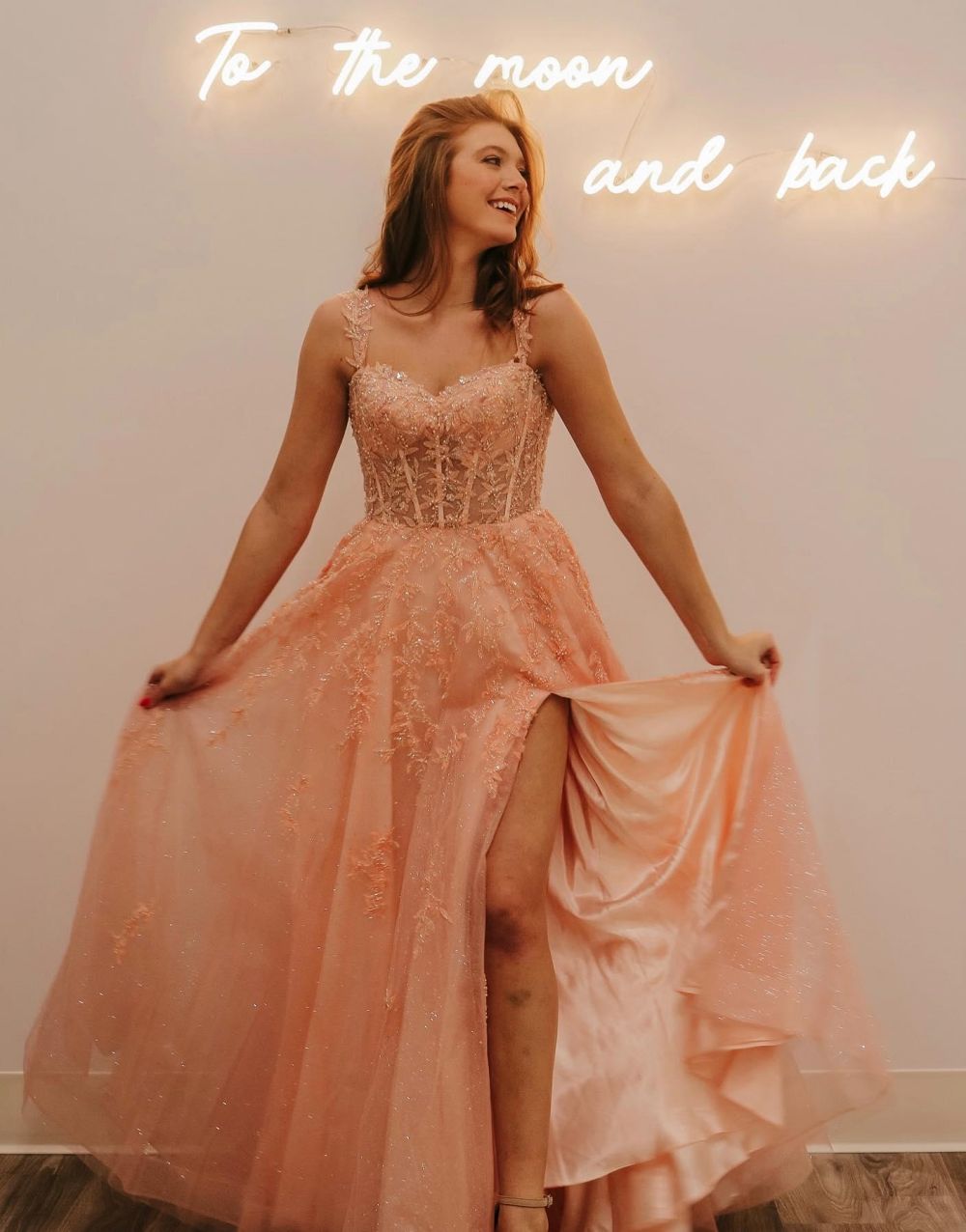 Rylie | A-Linien-Ballkleid aus Glitzertüll mit Spaghettiträgern und Schlitz