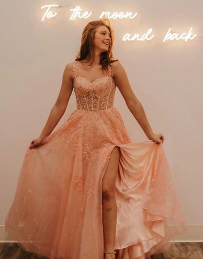 Rylie | A-Linien-Ballkleid aus Glitzertüll mit Spaghettiträgern und Schlitz