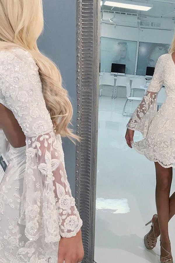 Vestido corto de encaje color marfil con mangas acampanadas y corte A para graduación PD495