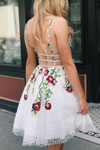 A-Linie Weißes kurzes Ballkleid Homecoming-Kleid mit Blumenmuster PD248