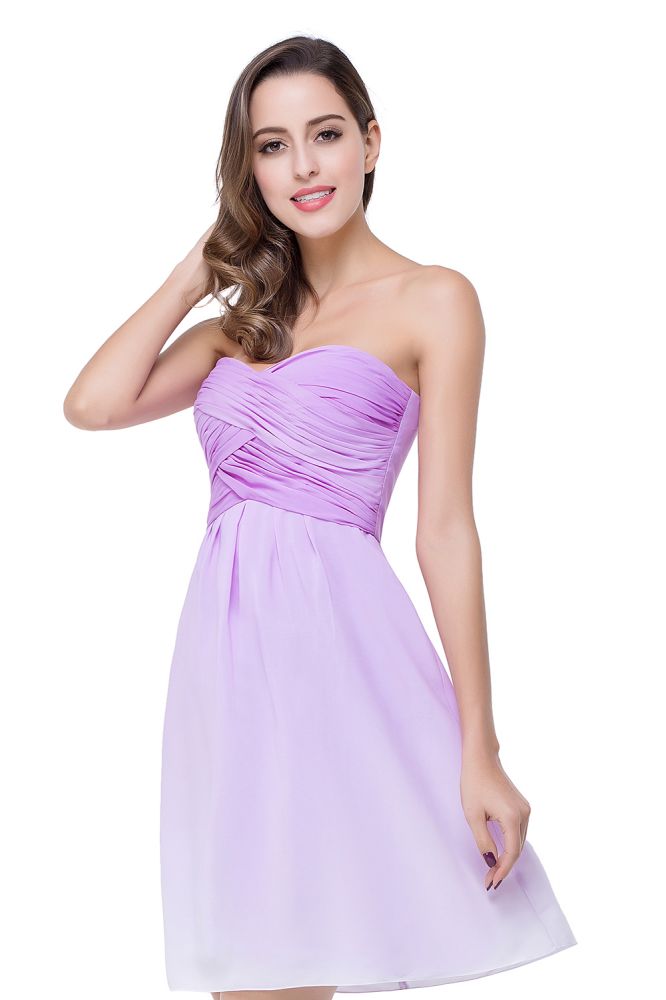 Vestido de dama de honor de gasa sin tirantes de corte A con drapeado