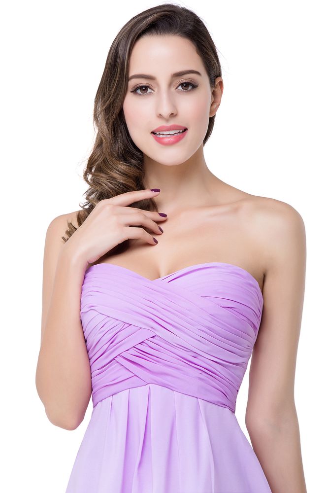 Vestido de dama de honor de gasa sin tirantes de corte A con drapeado