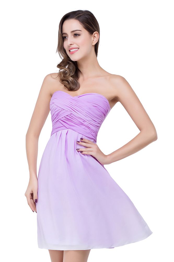 Vestido de dama de honor de gasa sin tirantes de corte A con drapeado