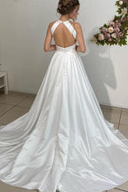 Vestido de novia largo de satén con escote halter, espalda descubierta y cinturón de cuentas WD562