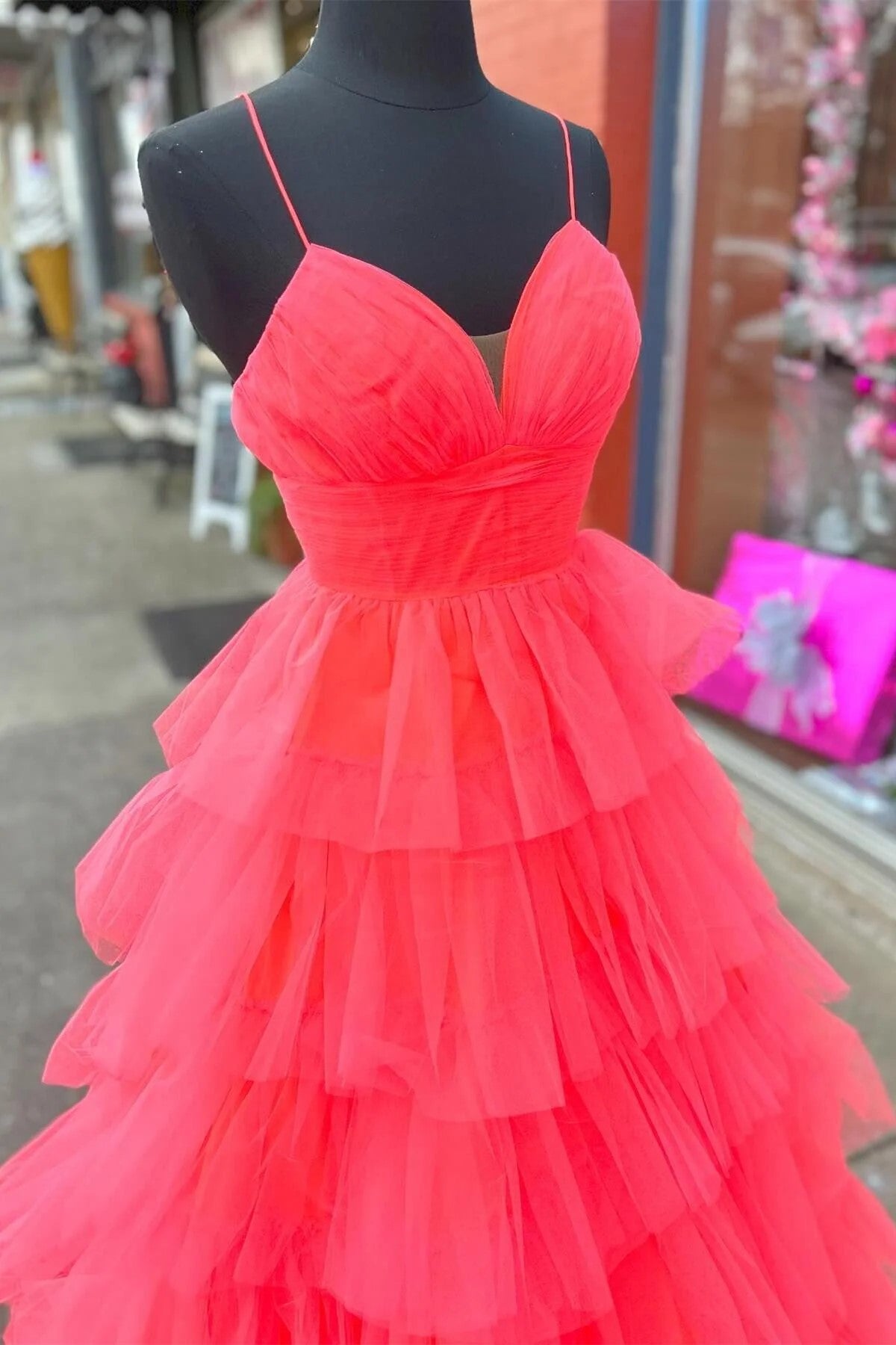 Vestido de fiesta largo rojo de corte A con capas y escote en V pronunciado PSK487