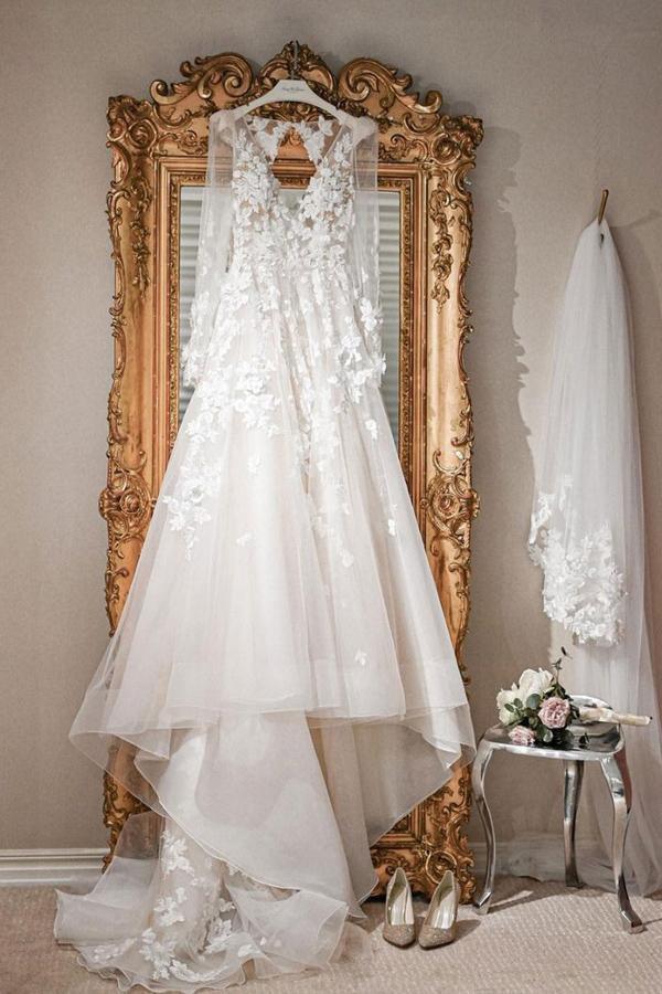 A-line V Neck Long Sleeves Ivory Tulle Wedding Dresses Bridal Gowns WD577