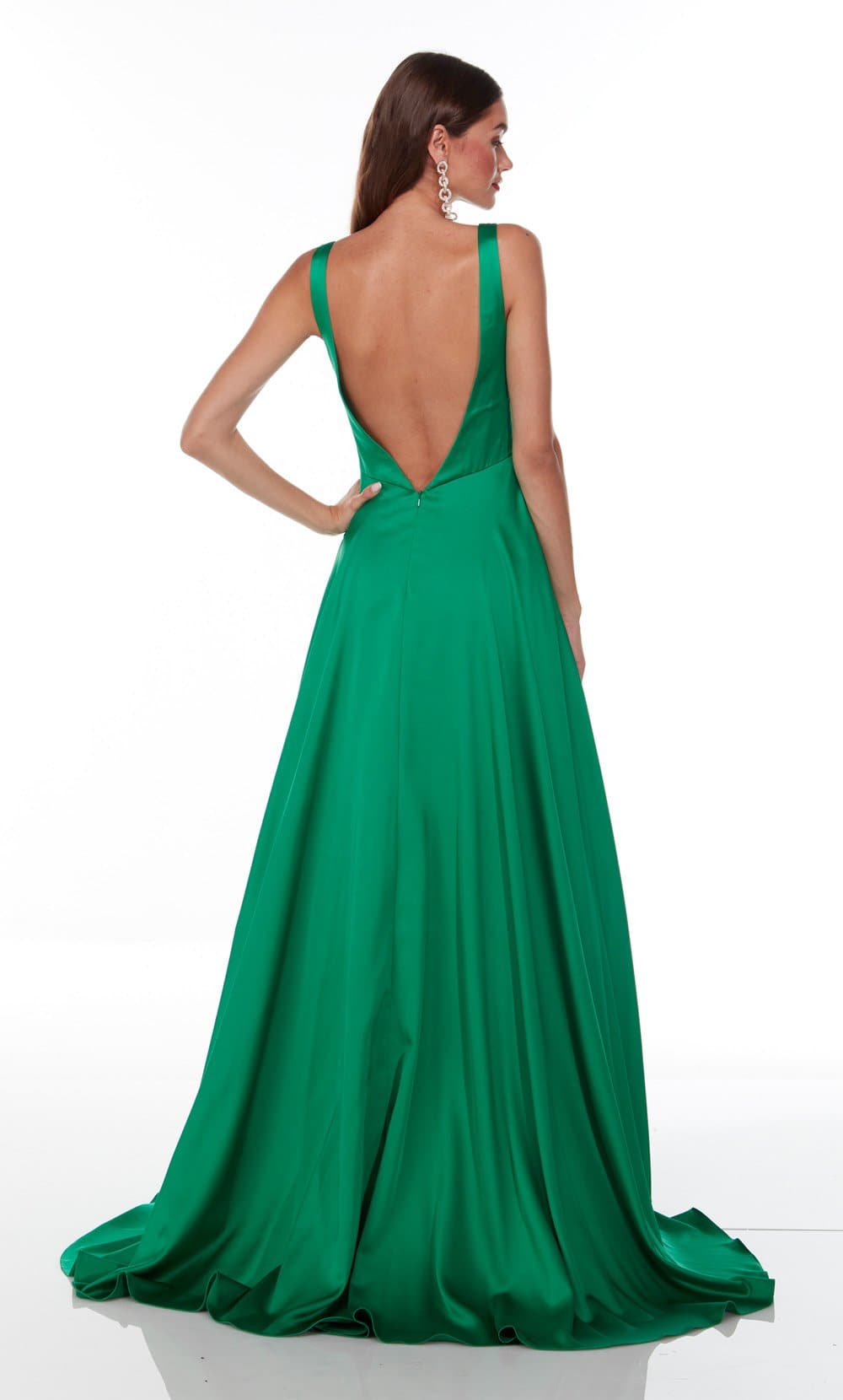 Langes Ballkleid mit tiefem Ausschnitt SYP8