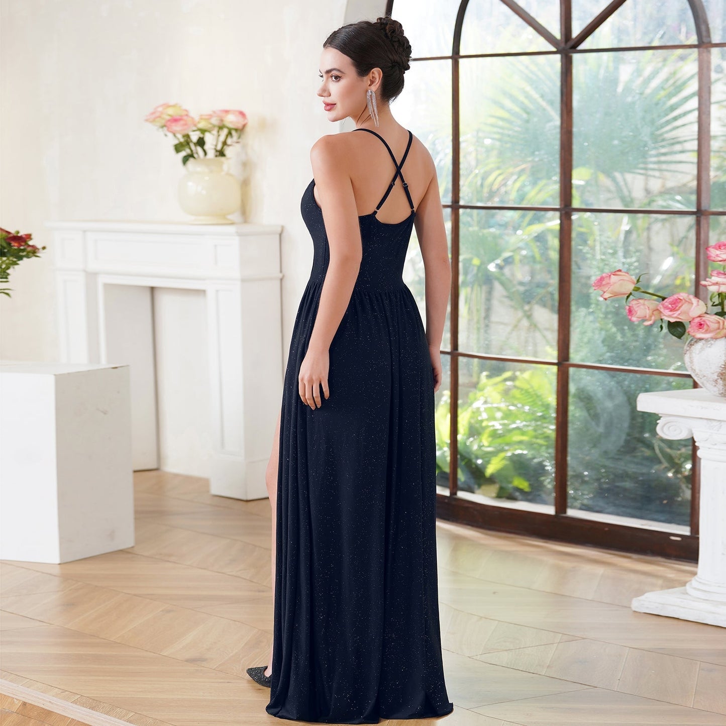 Hermoso vestido de dama de honor verde oscuro sin mangas con corte A y abertura frontal