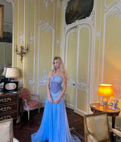 Wunderschönes A-Linien-Abendkleid aus Chiffon in Hellblau mit schulterfreiem Abschlussballkleid Y8045