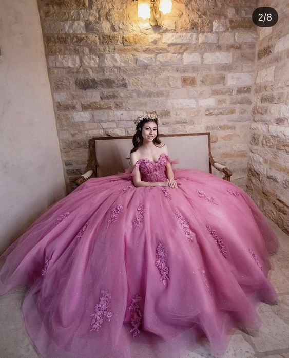 Vestido de fiesta de cumpleaños de lujo con apliques de flores 3D y encaje en los hombros descubiertos color rosa empolvado Y7016