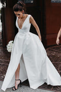 Vestido de novia largo blanco con escote en V profundo y espalda descubierta, corte A, WD641