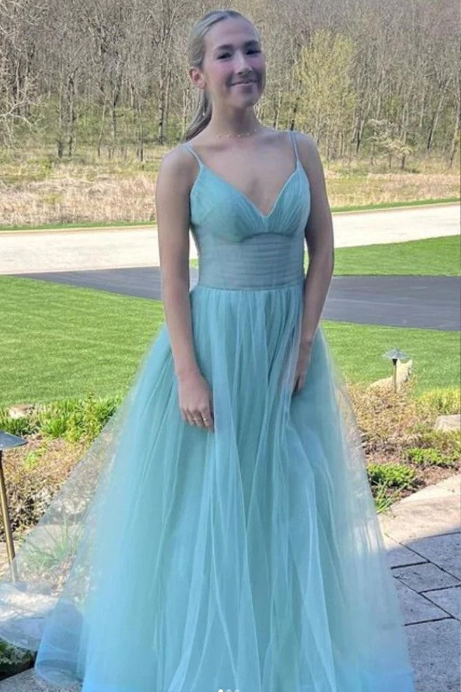 Vestido de fiesta largo de tul rosa intenso con tirantes finos y corte en A PSK458