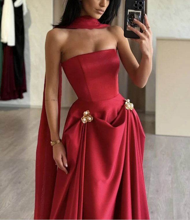 Charmantes A-Linie Satin Burgunderrot Langes Ballkleid Trägerloses Abendkleid Y8046