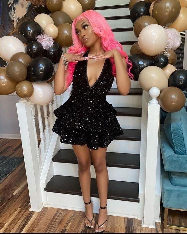 Sexy schwarze funkelnde kurze Homecoming-Kleider mit offenem Rücken und gestuften Pailletten, Abschlusskleid für Partys und Abende Y4111