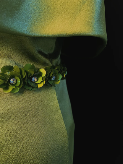 Vestido de fiesta elegante de satén verde oliva con hombros descubiertos y abertura, vestido de noche estilo sirena con abertura Y8650