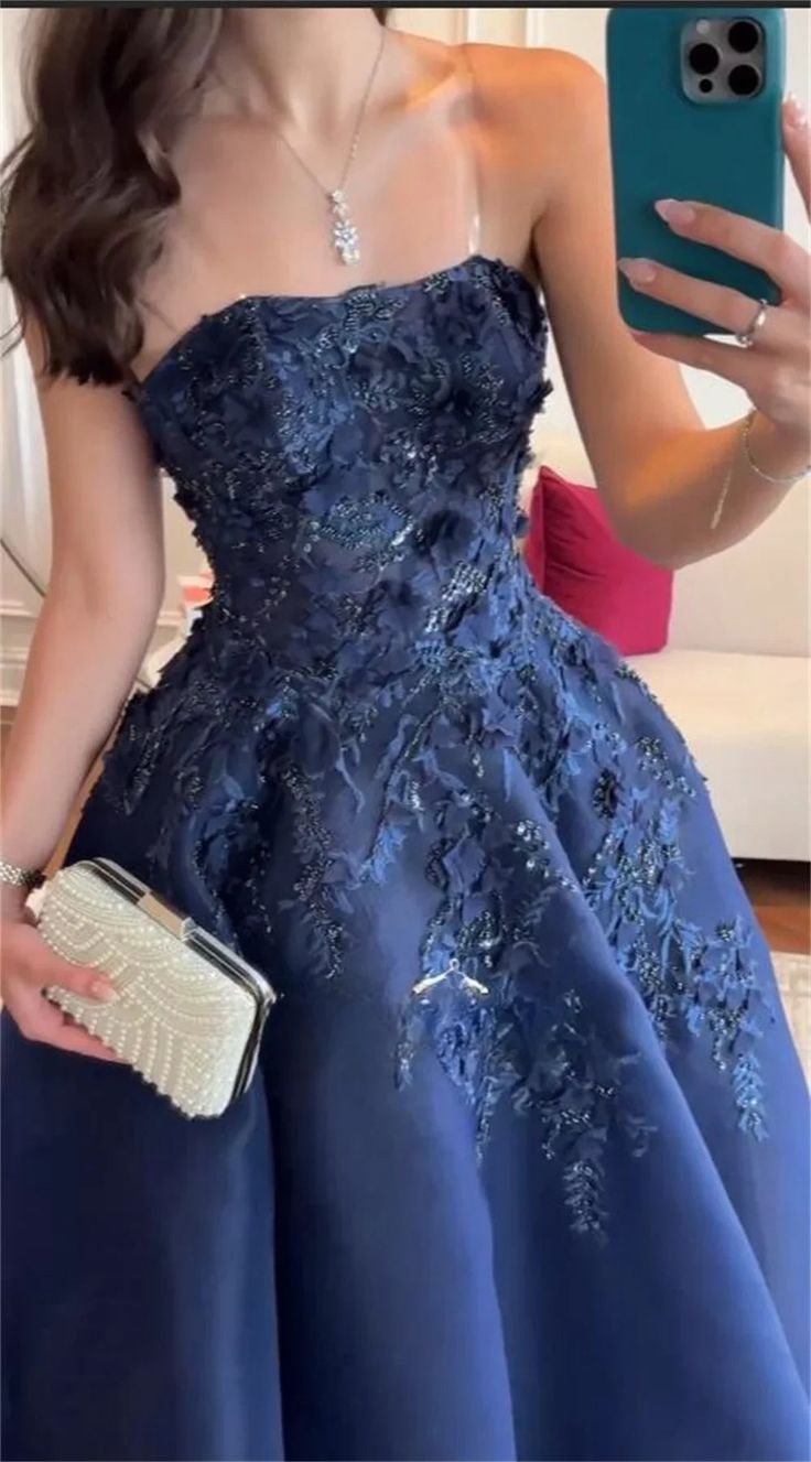 Wunderschönes marineblaues trägerloses A-Linien-Ballkleid mit Applikationen Y8274