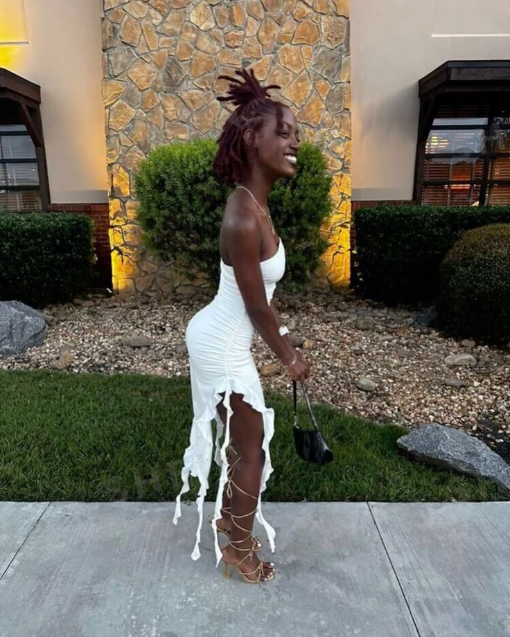 Vestido de noche sexy blanco sin tirantes con volantes y vestido de cumpleaños Y7945
