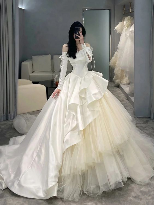 Vestido de novia elegante de corte A y manga larga, Y6789