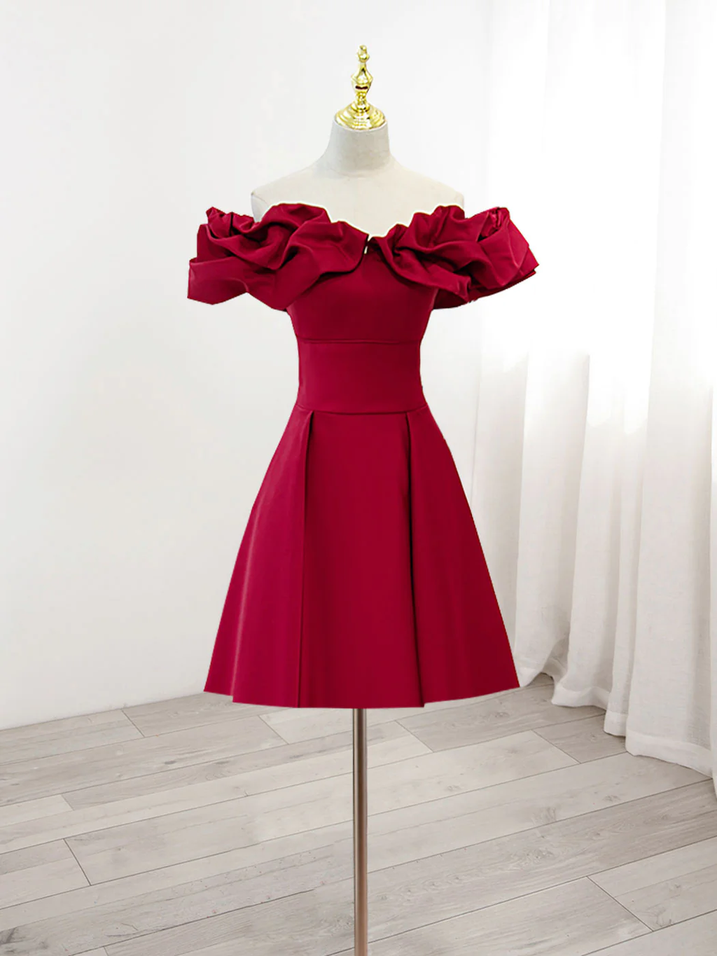 Burgunderrotes A-Linien-Heimkehrkleid aus Satin mit schulterfreiem Schnitt, Y2506