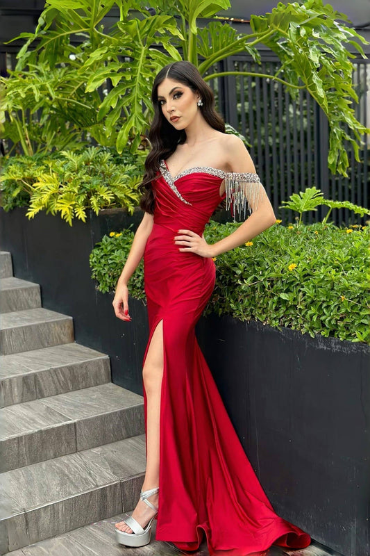 Increíble vestido de fiesta rojo sin mangas con escote en forma de corazón de satén y abertura frontal con diamantes de imitación
