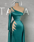 Erstaunliches bodenlanges One-Shoulder-Ballkleid mit Strasssteinen und langen Ärmeln und abnehmbarer Schleppe