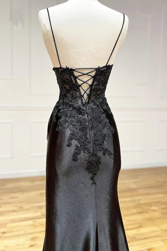 Increíble vestido de fiesta largo negro con escote en V, tirantes finos, encaje, sin mangas y abertura