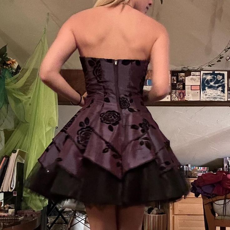 Vintage Trägerloses Satin Tüll Stufen Kurzes Ballkleid Homecoming Kleid Y8106