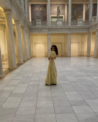 Vestido de noche amarillo con escote en V y mangas abullonadas, corte sirena y satén, Y8459