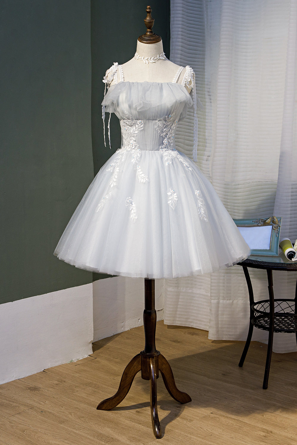 Robe de soirée princesse chic sans manches en tulle avec appliques en dentelle 
