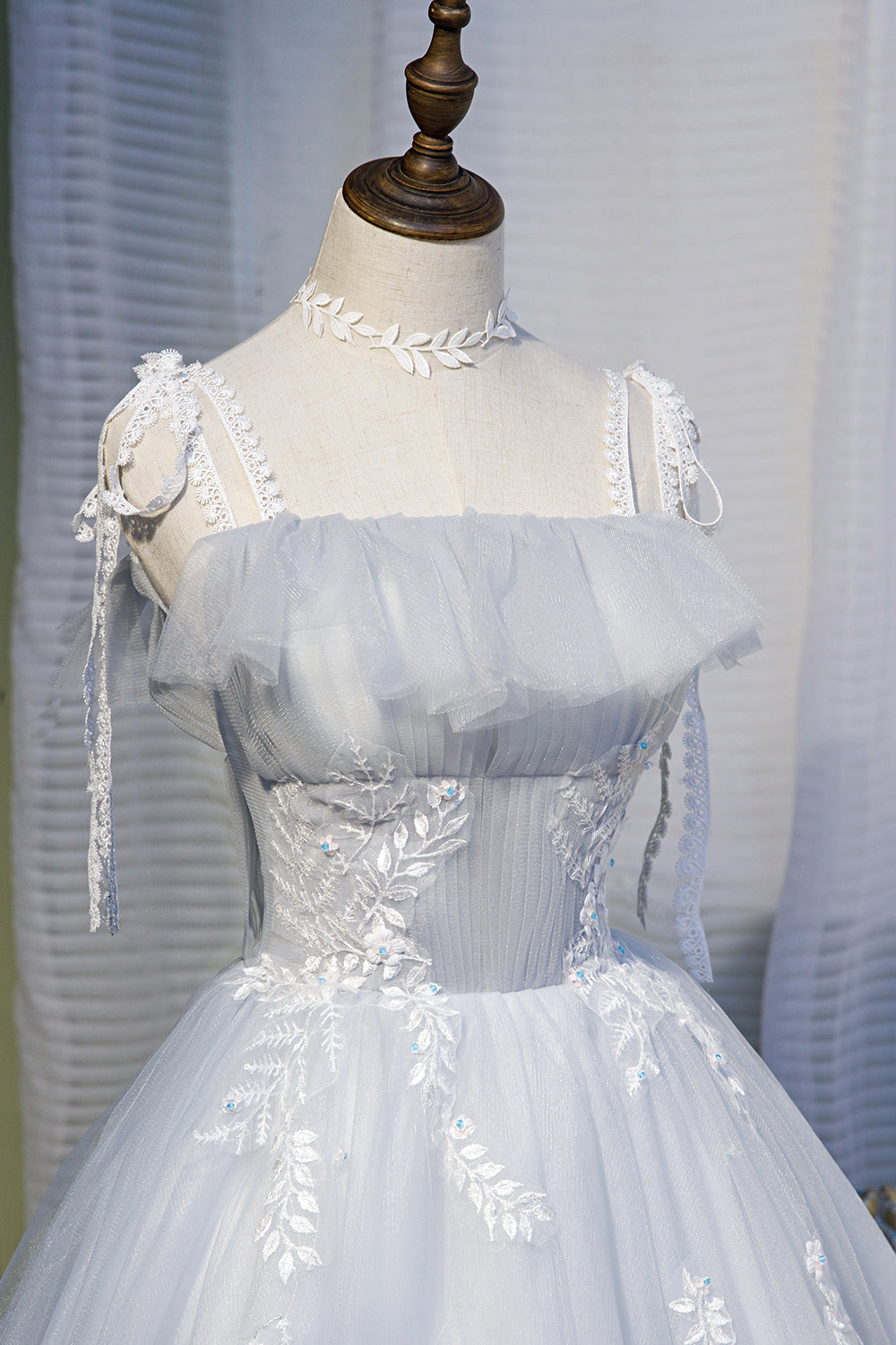 Robe de soirée princesse chic sans manches en tulle avec appliques en dentelle 