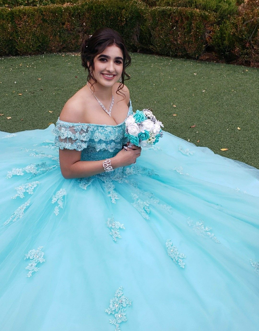 Vestido de princesa de tul con encaje y hombros descubiertos Y3087