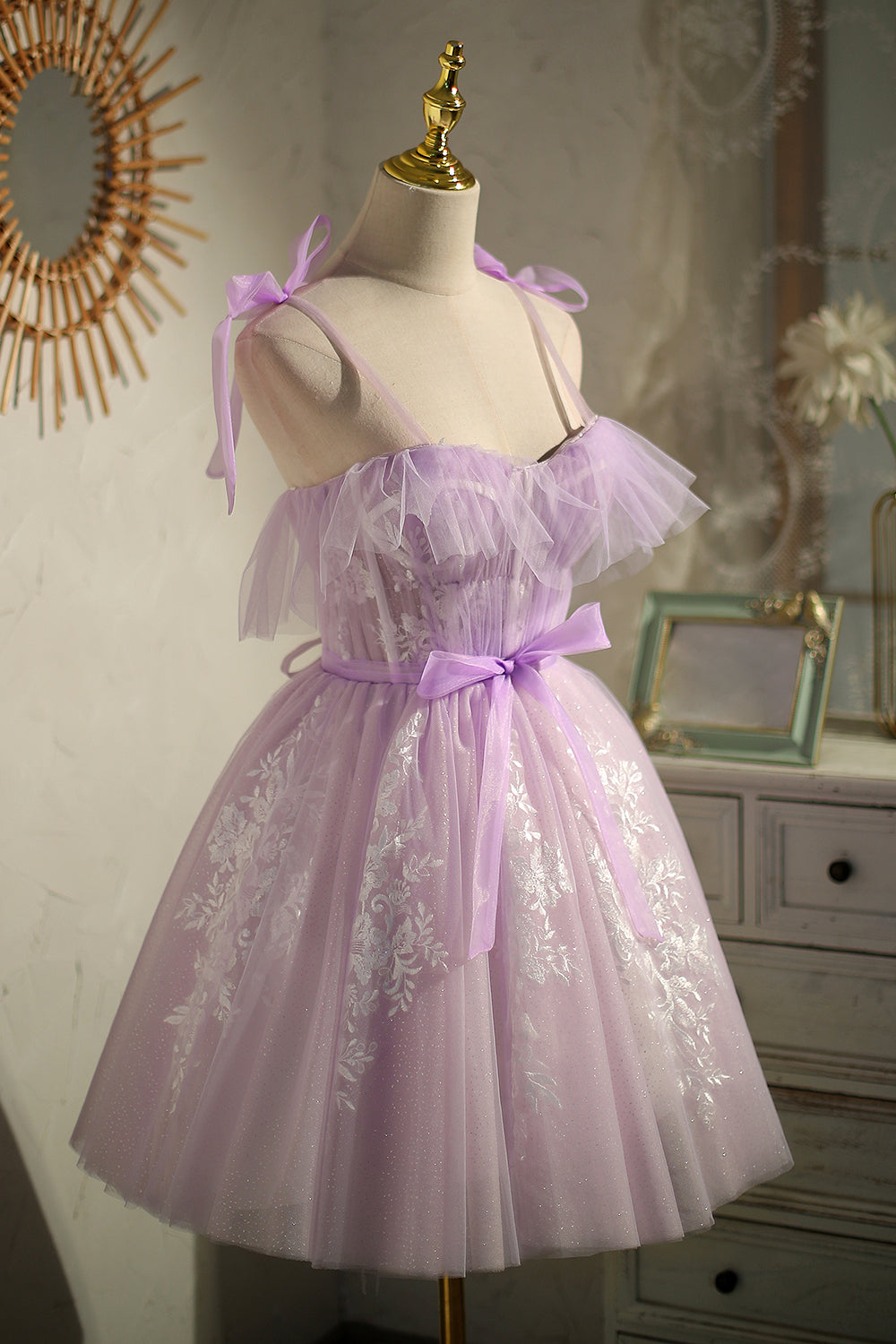 Lindos vestidos de fiesta cortos de princesa con cordones y sin mangas de color morado