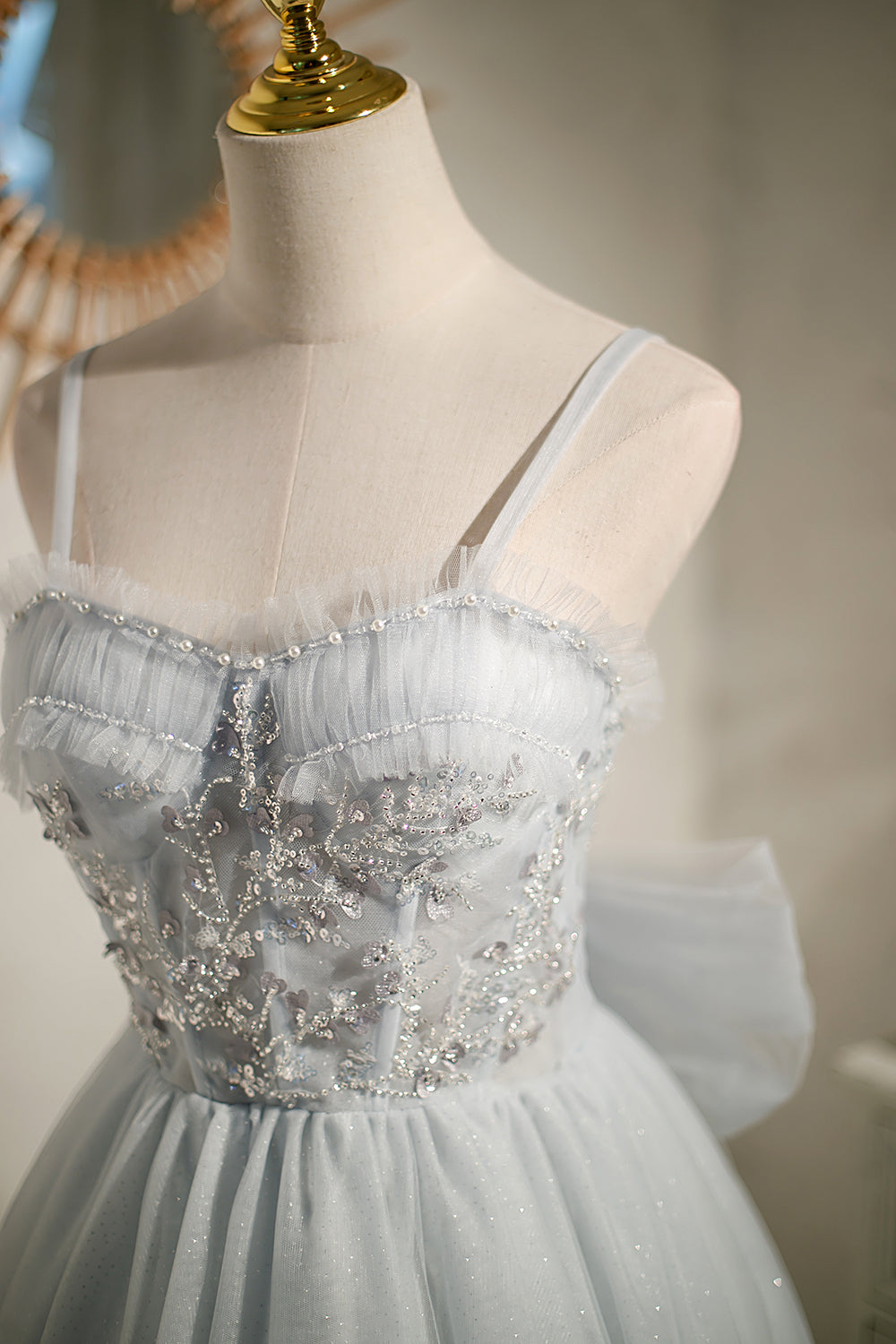Vestidos de fiesta cortos elegantes con lentejuelas, sin mangas y cordones