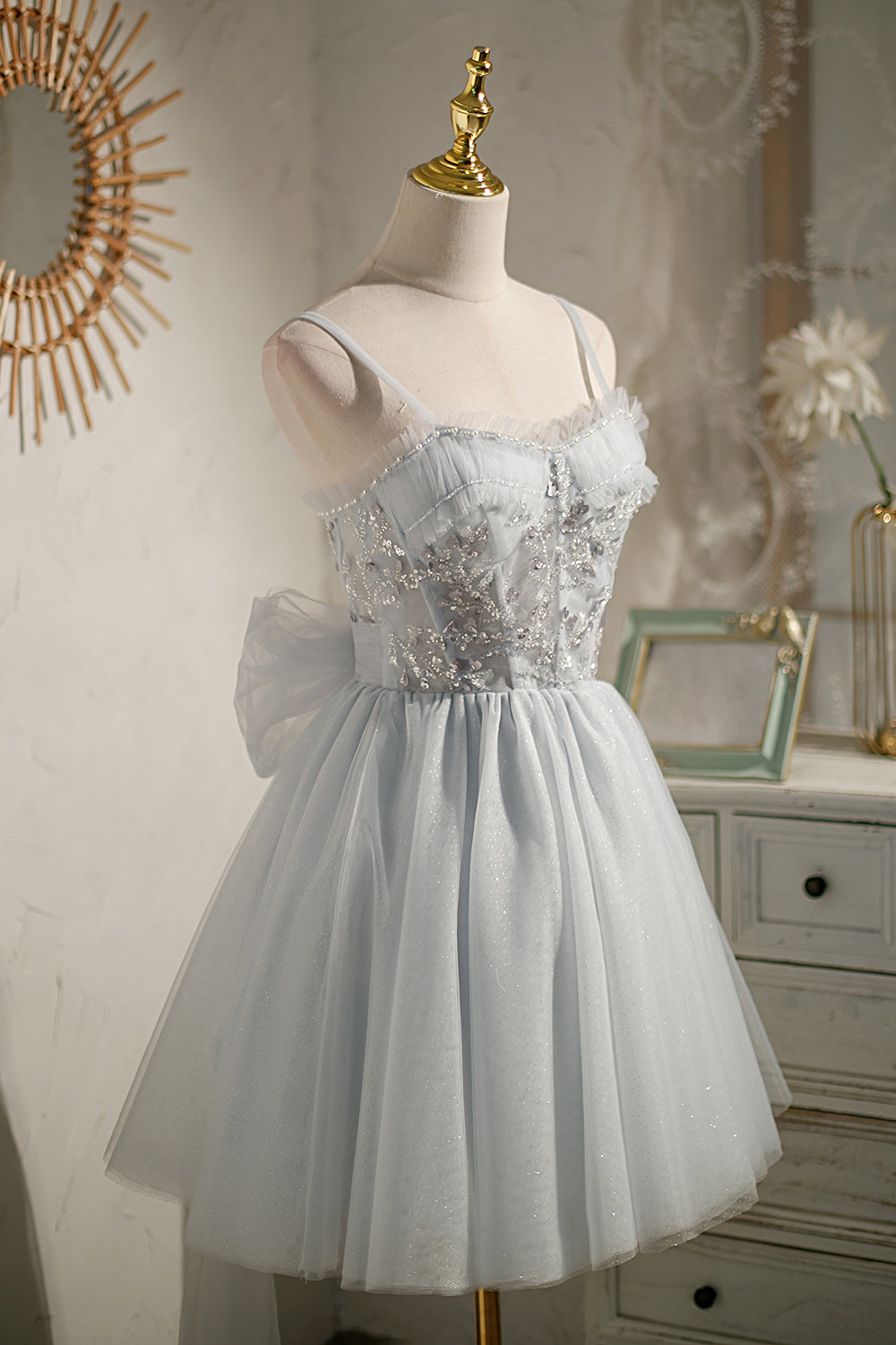 Vestidos de fiesta cortos elegantes con lentejuelas, sin mangas y cordones