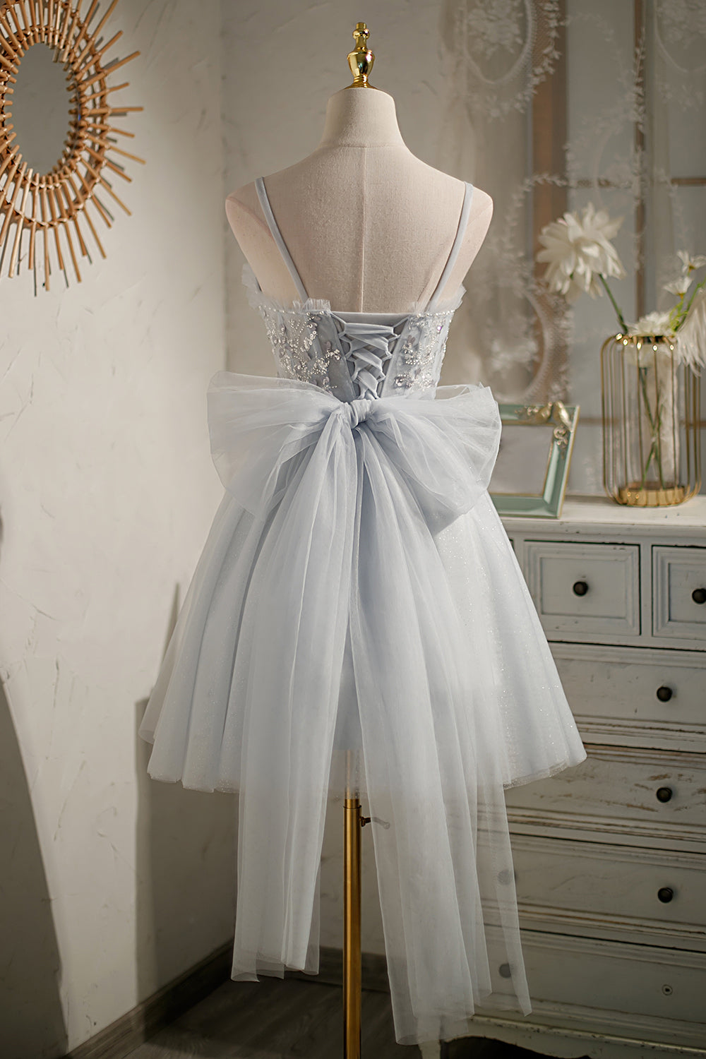 Vestidos de fiesta cortos elegantes con lentejuelas, sin mangas y cordones